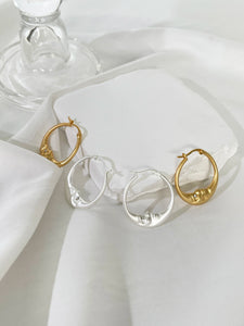 GHIDBK Vintage Stylish Matte Gold Silver Plated Crescent Moon Huggie Hoop Earrings for Women Fashion Retro Jewelry Best Gifts